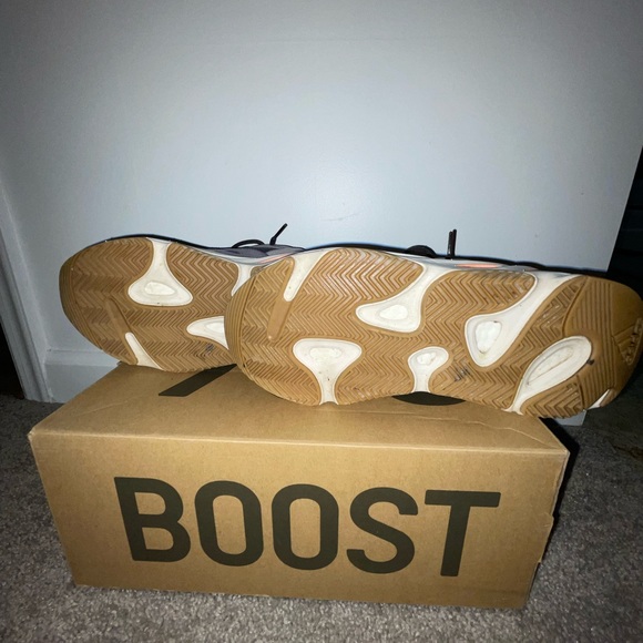 YEEZY Boost 700 Magnet - Picture 5 of 8